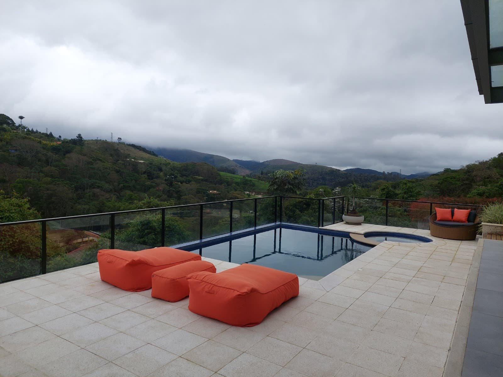Casa em Condomínio – Itaipava | Vista para as Montanhas