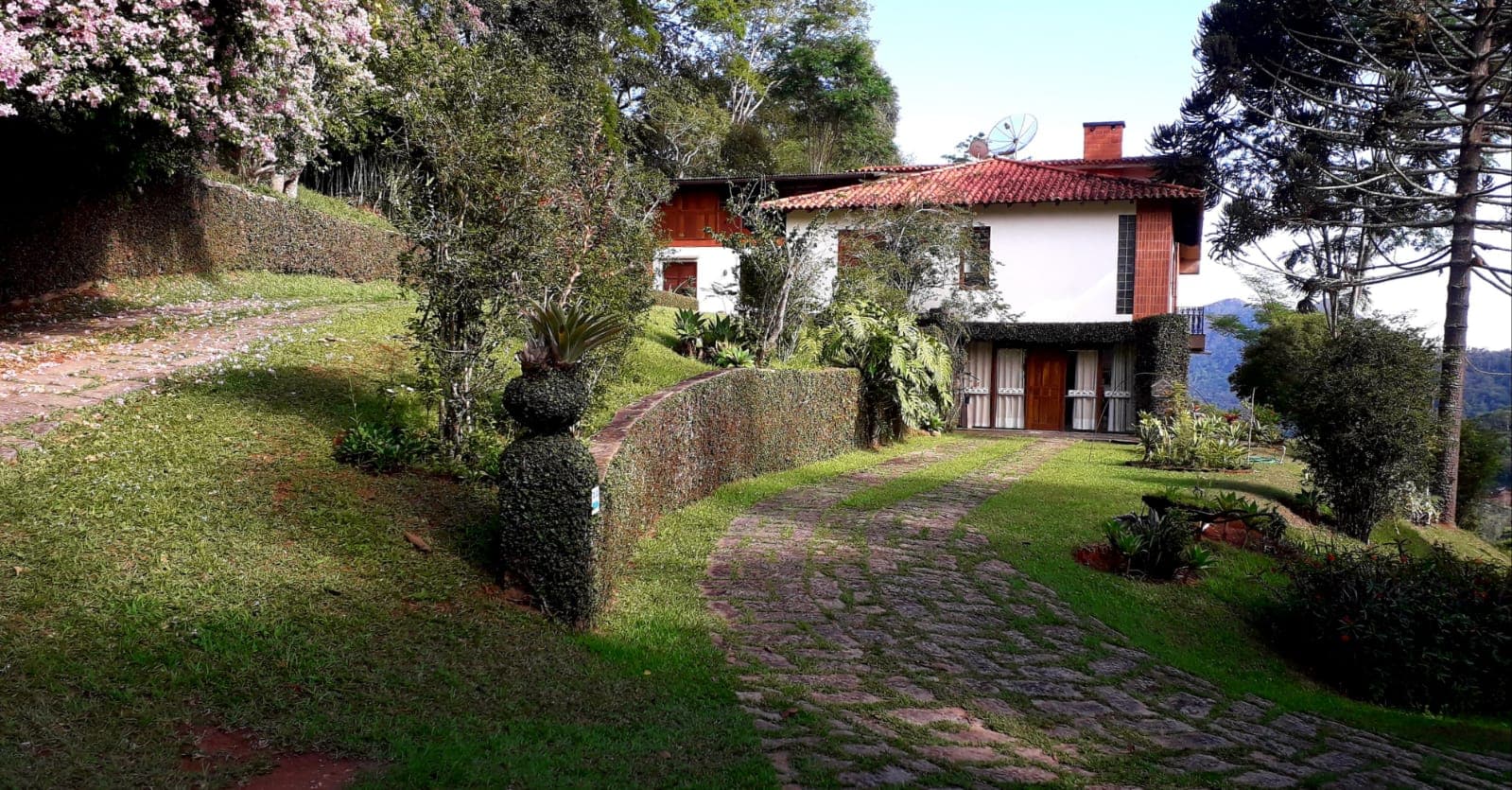 Imóvel em Itaipava com 2 casas e um linda vista para as montanhas!!!!!