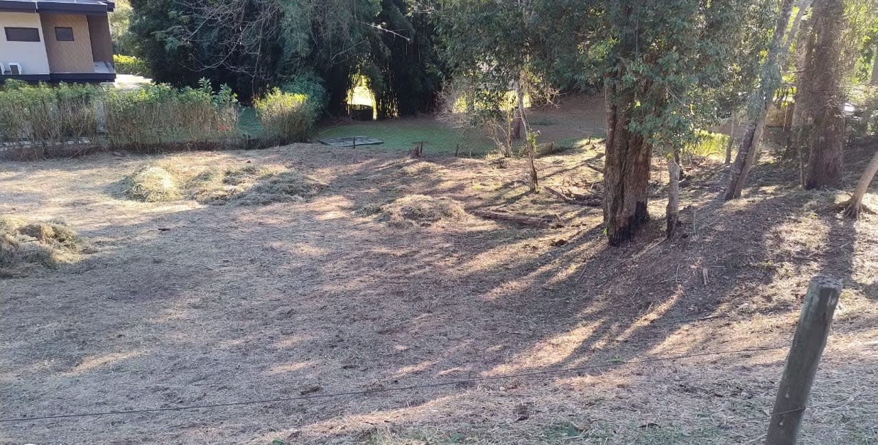 Terreno completamente plano dentro de condomínio em Itaipava - Petrópolis