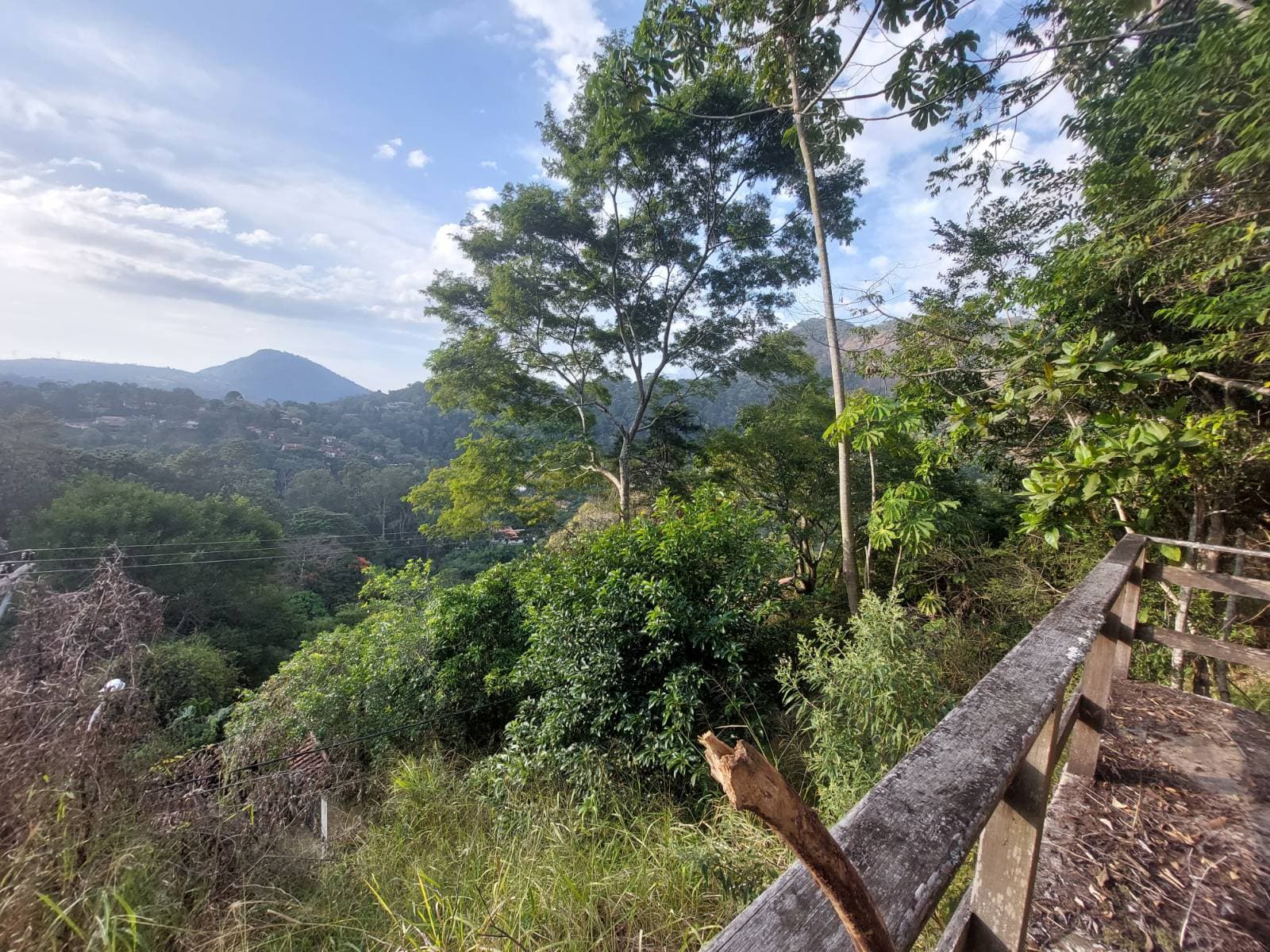 Terreno com excelente topografia, linda vista e localização- Possibilidade de Empreendimento Casas